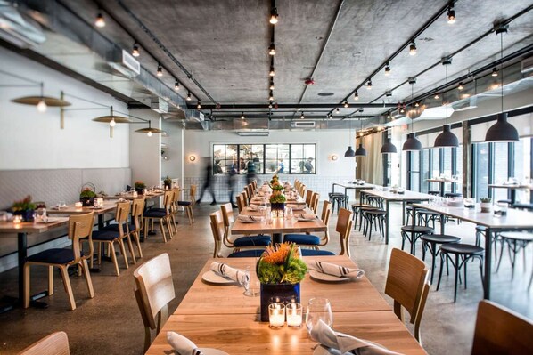 Dining - Trumbull and Porter Hotel (Detroit)