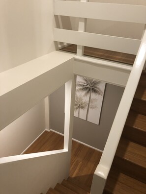 Interior - Comfort and  luxury, fresh linen, airconditioned with lake views from deck. (Gwandalan)