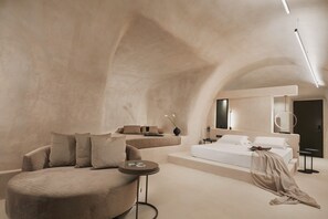 Elysium Cave Suite with Jetted Tub, Caldera View | Living area