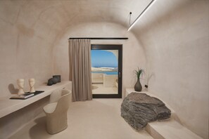 Astral Cave Suite with Jetted Tub, Caldera View | Living area