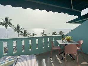 Unclassified image, 2 of 16, button