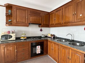 Fridge, microwave, oven, coffee/tea maker