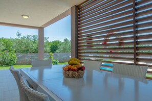 Outdoor dining - Villa Stefanja in Istria (Galižana)