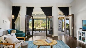 TV, fireplace, DVD player - Block Eight Estate Vineyard View Villa (Belford)