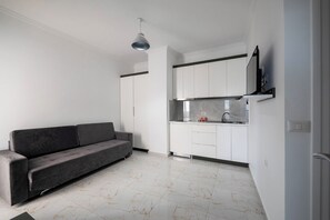 Desk, soundproofing, free WiFi