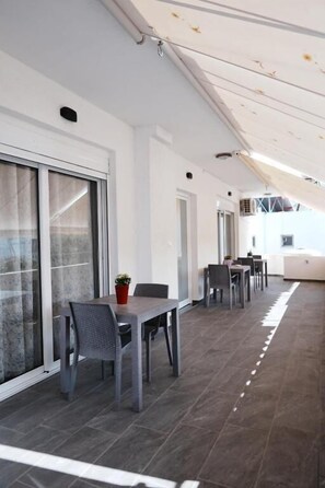 Desk, soundproofing, free WiFi - Eos ApartHotel (Ksamil)