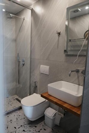 Shower - Eos ApartHotel (Ksamil)