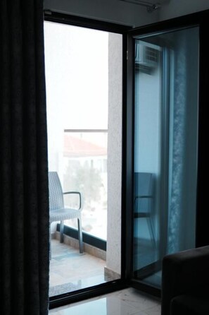Desk, soundproofing, free WiFi - Eos ApartHotel (Ksamil)