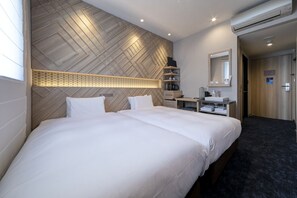 In-room safe, blackout curtains, soundproofing, iron/ironing board - S-PERIA HOTEL Fukuokanakasu (Fukuoka)