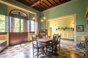 غرفة لتناول الطعام