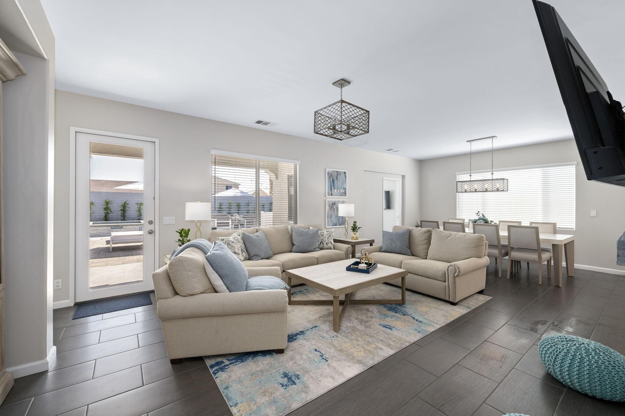 Télévision, cheminée