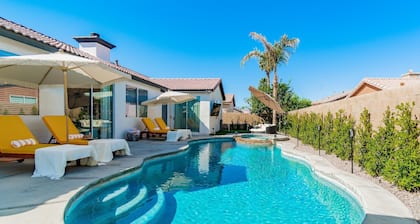 The Lemon Tree - A Designer Remodeled Oasis near festivals/golf/more