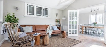 Stunning House, Estuary Views & Parking, Padstow