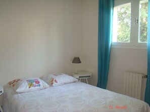 1 chambre, lit parapluie, Wi-Fi gratuit, draps fournis