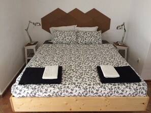 2 habitaciones, tabla de planchar con plancha, wifi y ropa de cama 