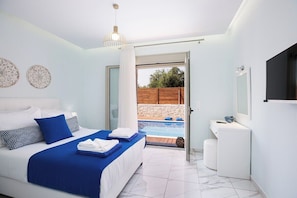 4 bedrooms, iron/ironing board, travel cot, free WiFi