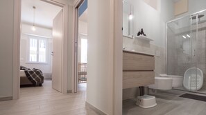 Dusche, Haartrockner, Bidet