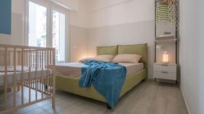 2 bedrooms, iron/ironing board, WiFi