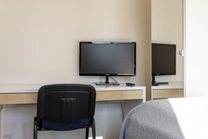 Desk, free WiFi, bed sheets - Hotelli Uninen Tampere (Tampere)