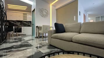 Deluxe Suite, 1 Bedroom, Non Smoking, Jetted Tub | Living area | 55-inch flat-screen TV with digital channels, Netflix, pay movies