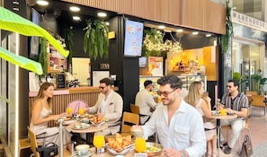 Breakfast area - Athens Warehouse Boutique Hotel & Suites (Athens)