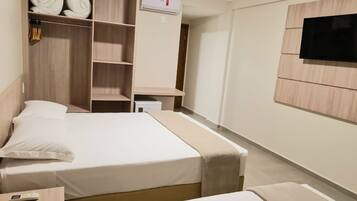 Quarto casal luxo | 1 quarto, frigobar, cofres nos quartos, individualmente decorados