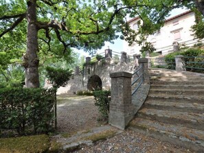 Property grounds - Villa Le Querciolaie: dependance della Contessa (Monteverdi Marittimo)