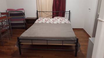 House | 1 bedroom, iron/ironing board, bed sheets