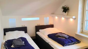 6 室のベッドルーム、WiFi (無料)、ベッドシーツ、車椅子でアクセスできる設備