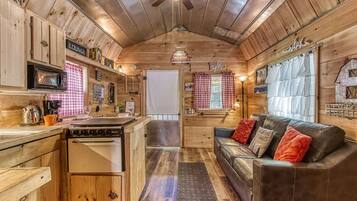 Réfrigérateur, micro-ondes, cafetiÚre/bouilloire