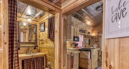 The Tiny Barn, $1089 FREE tickets each paid day, Dollywood and More!