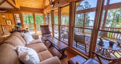 Lakefront Cabin Retreat. Private Setting. Sleeps 20. Boat Rental