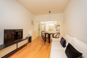 Duplex One-Bedroom Apartment - First Floor | Living area | 37-inch LCD TV with cable channels, TV - YOUROPO - Flores (Porto)