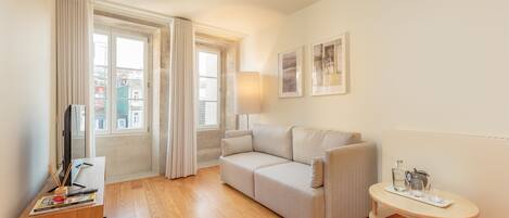 Apartamento de 1 Dormitorio con Balcón - Tercera Planta | Zona de estar | Televisión LCD de 37 pulgadas con canales por cable, una televisión