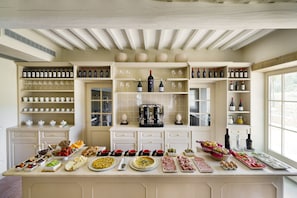 Buffet déjeuner gratuit tous les jours