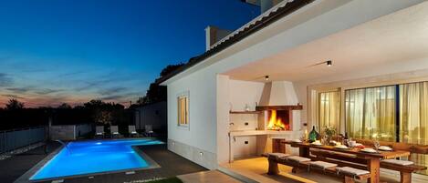 تناول الطعام بالخارج