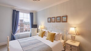 4 bedrooms, free WiFi, bed sheets - Austen House (Whitby)