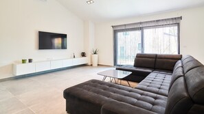 TV, fireplace, DVD player, table football
