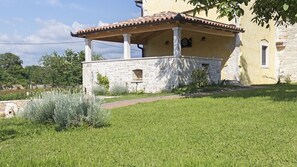 Property grounds - Authentic Istrian Villa Ive with a swimming pool (Marcana)