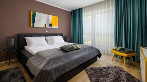 5 bedrooms, iron/ironing board, WiFi, bed sheets