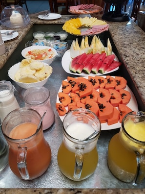 Breakfast buffet - Grand`Enio Hotel e Cantina (Varginha)