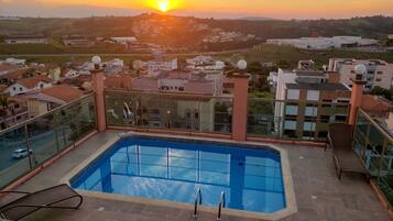Outdoor pool, pool umbrellas, sun loungers