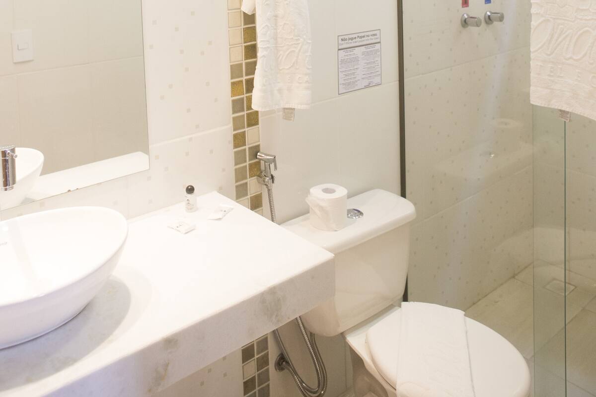 Economy Room | Bathroom | Shower, towels