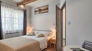4 chambres, fer et planche à repasser, Wi-Fi, draps fournis