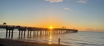 Ocean Retreat:1.5mi to beach/ 0.3mi to Lake Worth Beach Downtown