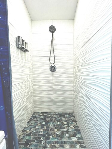 Ocean Retreat at the Historic District. 1.5mi to beach & 0.3mi to LWB Downtown
