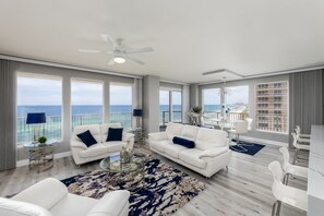 Een smart-tv en een open haard