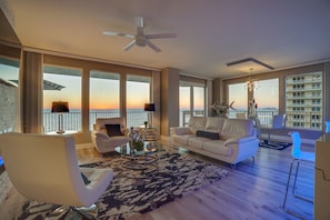 Smart TV, fireplace