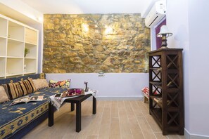 Romantic Studio | Living area | Flat-screen TV - Townhall Studio (Corfu)