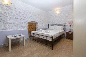 Romantic Studio | Iron/ironing board, free WiFi, bed sheets - Townhall Studio (Corfu)